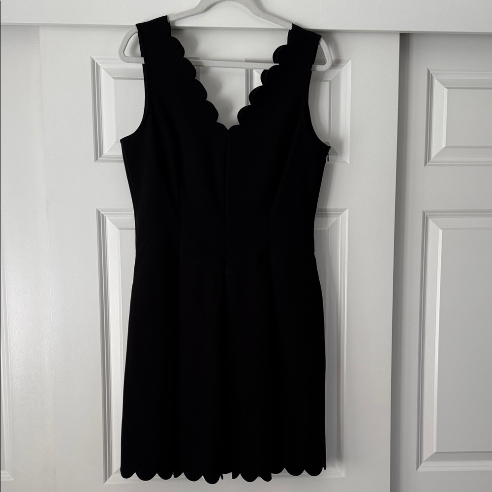 Banana Republic Black Scalloped Mini Dress Size: 10 NWT ✨